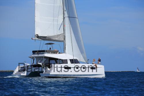 Nautitech 46 Fly Catamaran Spesifikasjoner og anmeldelser